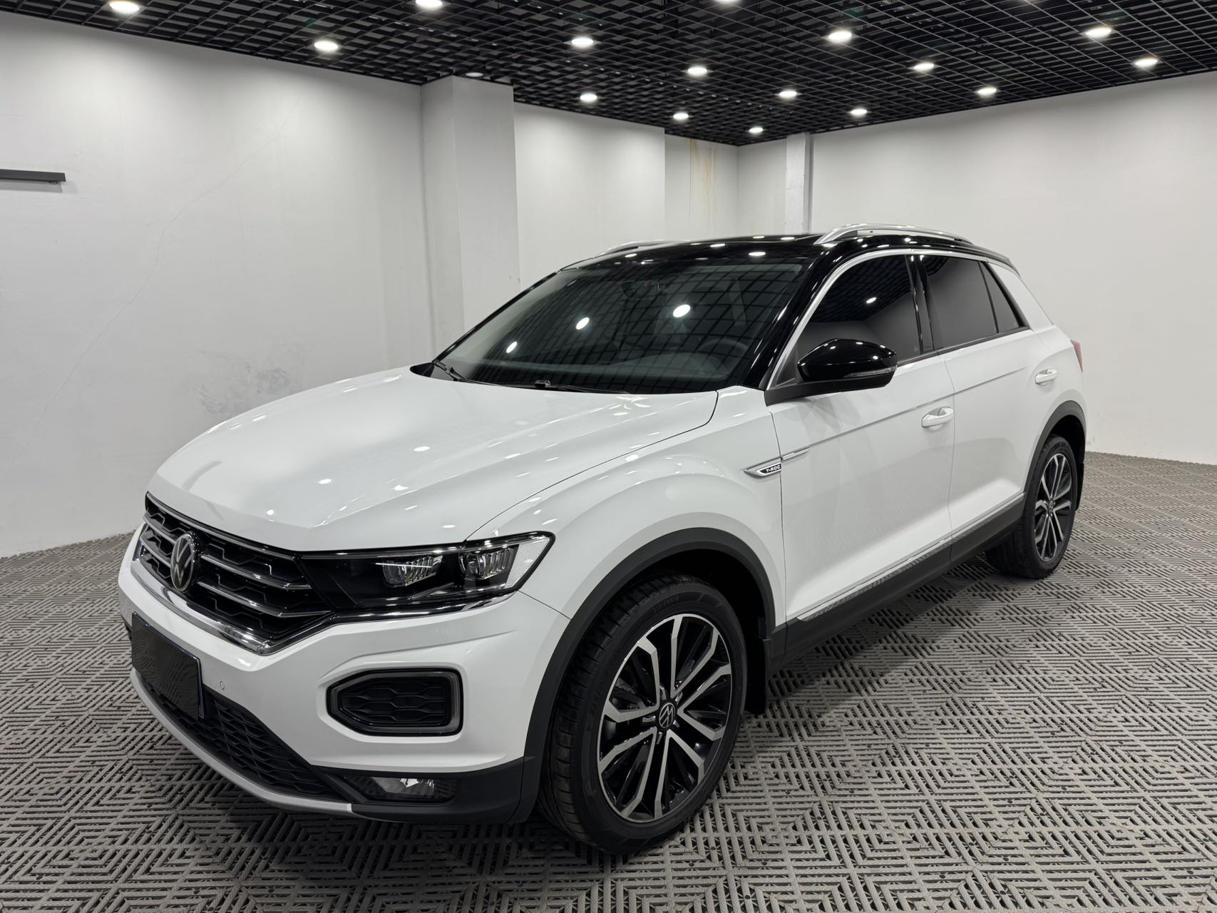Volkswagen T-ROC Tange 2022 модель 280TSI DSG передний привод Comfort PLUS