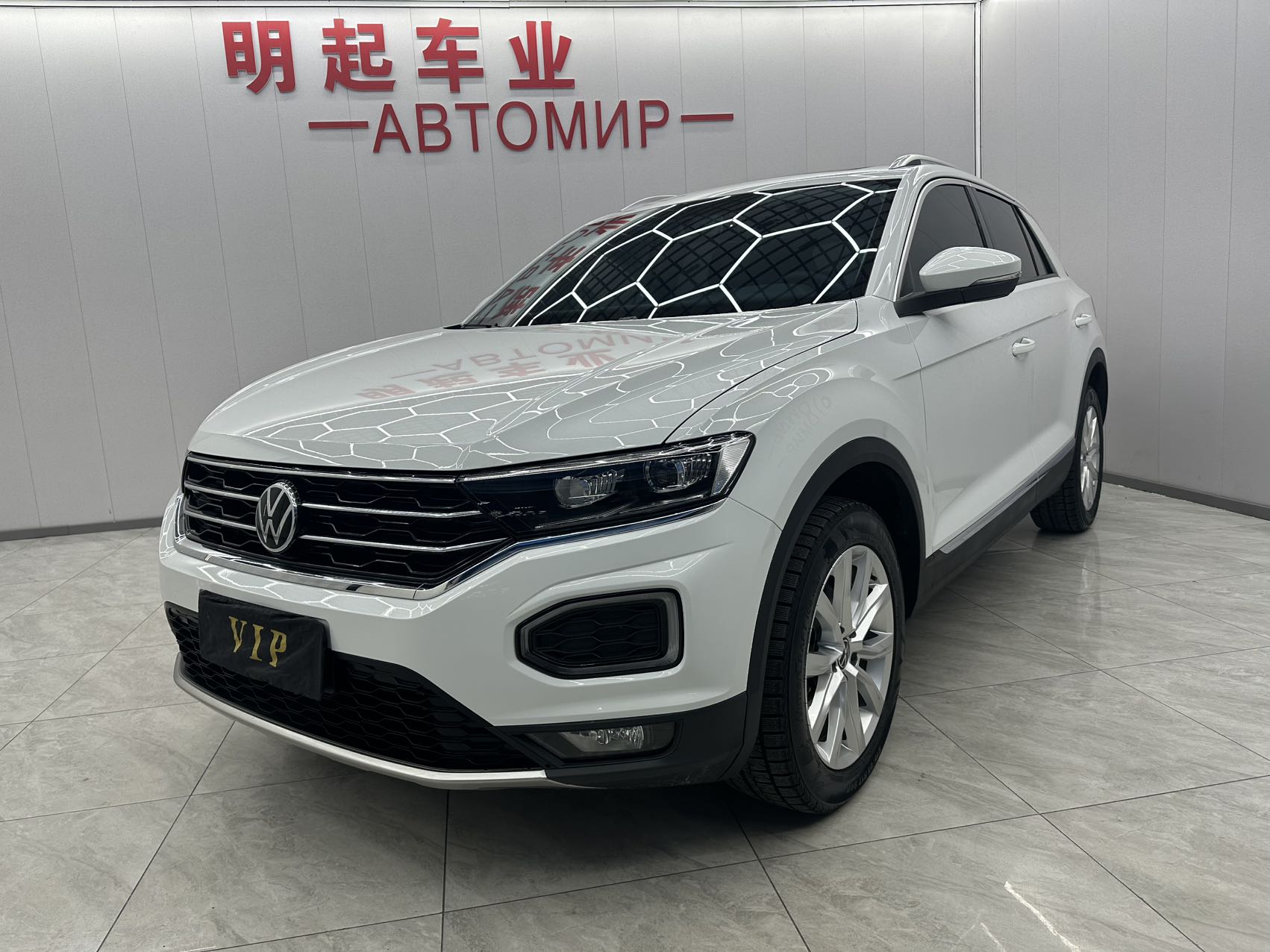 Volkswagen T-ROC 2022 г.в. 280TSI DSG передний привод, элитная версия PLUS